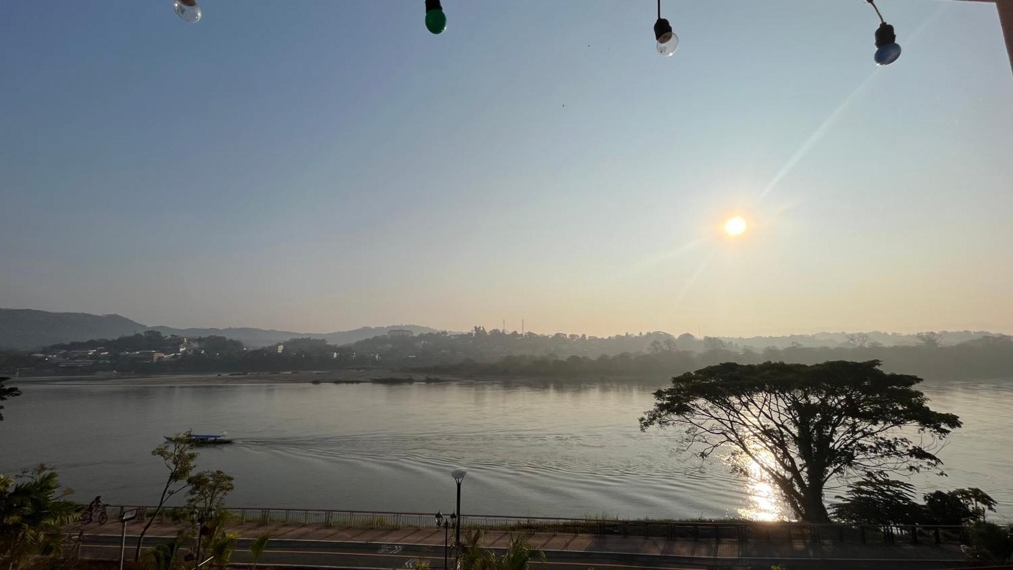 Day Waterfront Hotel Chiang Khong Eksteriør billede